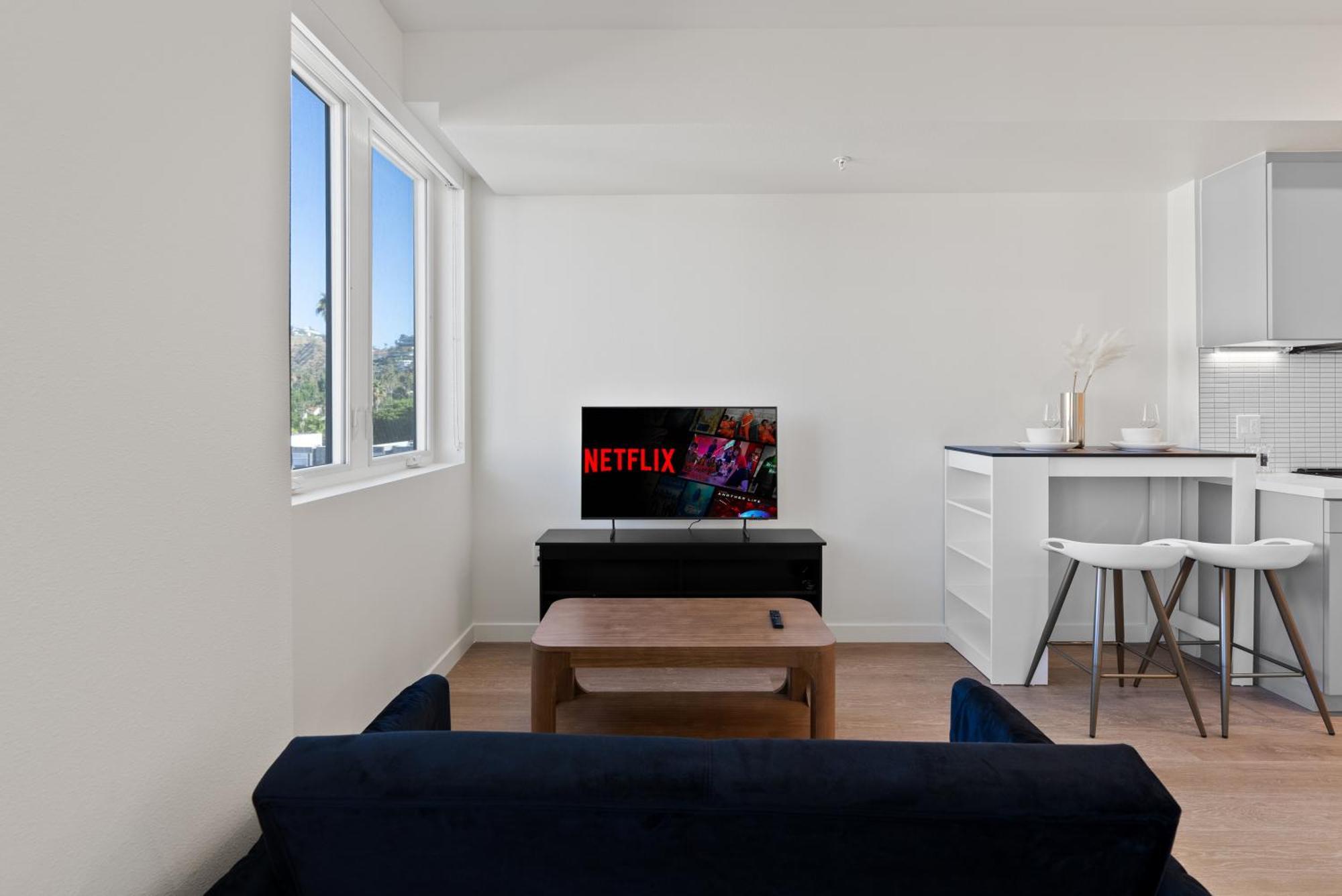 Bright Studio On Sunset Blvd, Free Parking, Gym, And Pool Los Angeles Dış mekan fotoğraf